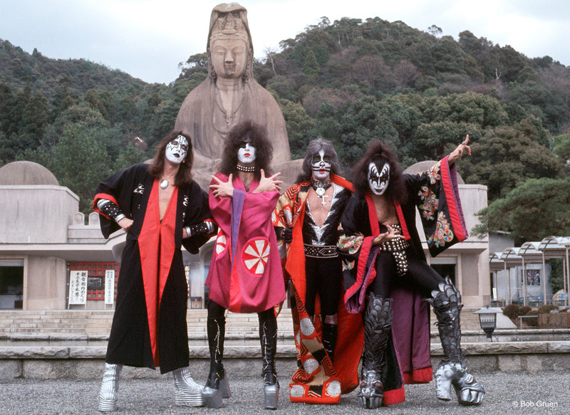 Kiss. Kyoto, Japan. March 1977, photographed by Bob Gruen.