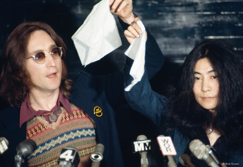 John Lennon & Yoko Ono. NY, 1973, photographed by Bob Gruen.