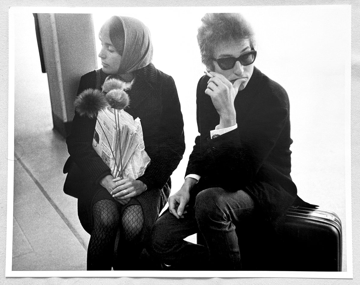 Picture of the artwork. Bob Dylan and Joan Baez at the airport in Buffalo, New York, 1964, photograph by Daniel Kramer