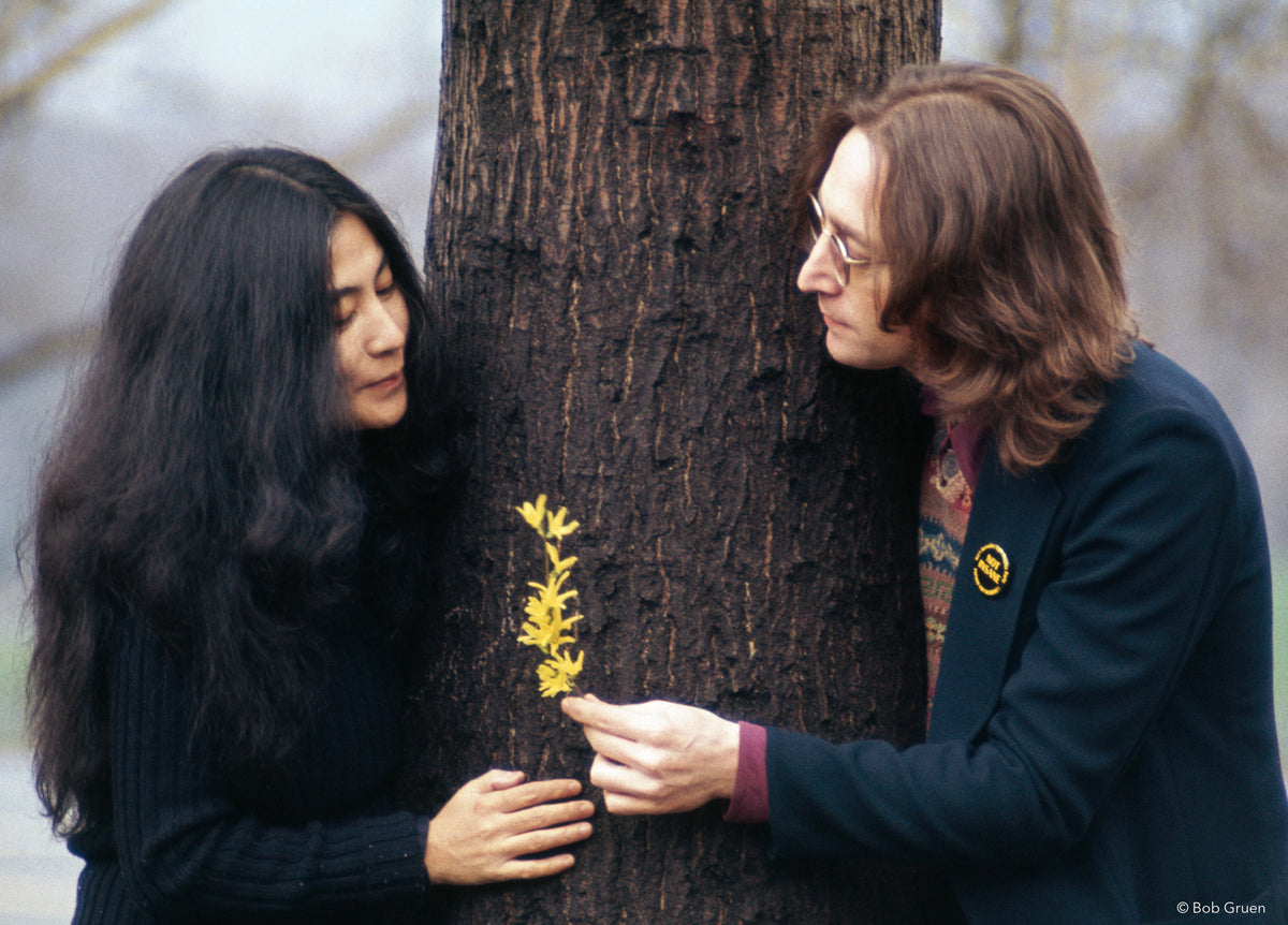 John Lennon & Yoko Ono. NY, 1973, photographed by Bob Gruen.