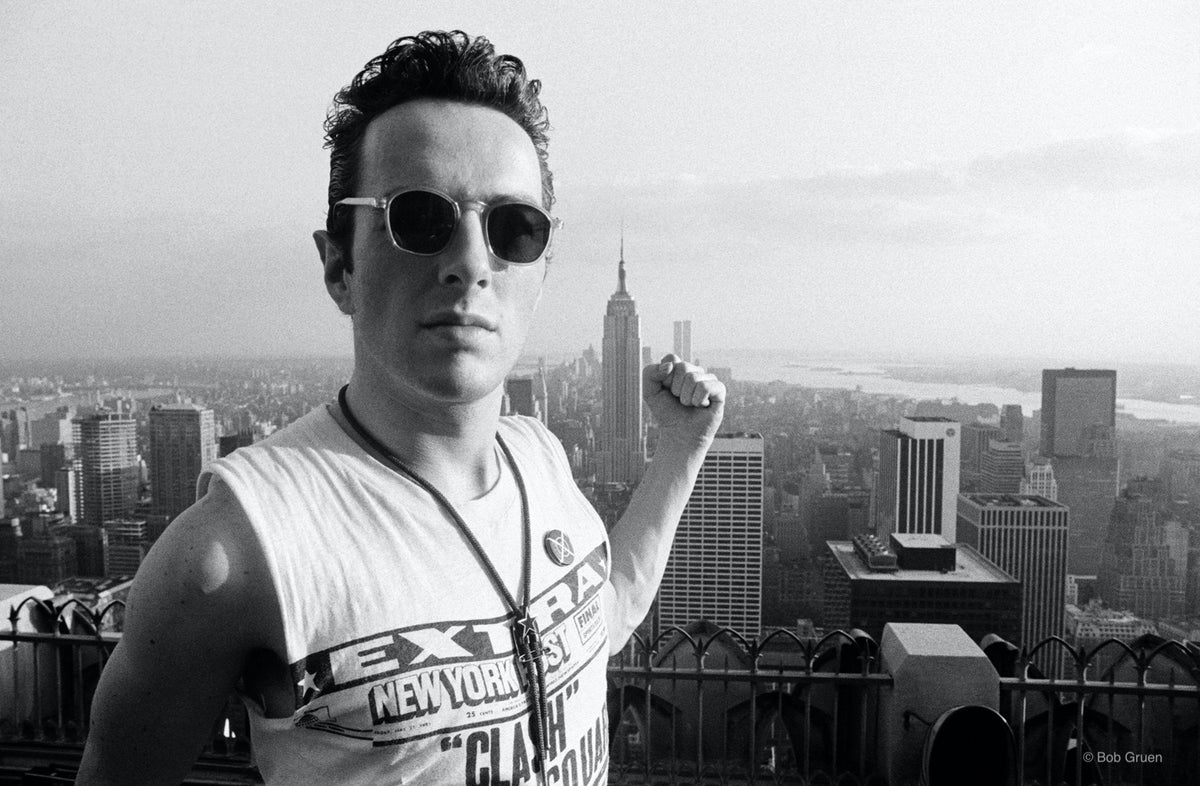 Joe Strummer in New York 1981 picture by Bob Gruen.