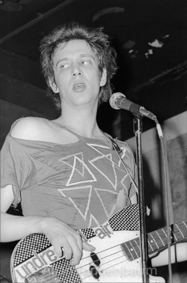 Richard Hell at CBGB, NYC, 1977, photographed by Allan Tannenbaum.
