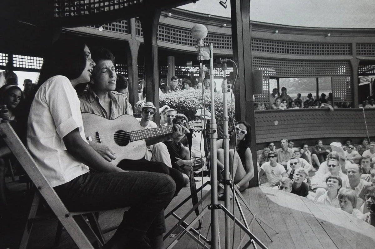 Bob Dylan and Joan Baez at the Newport Folk Festival in Rhode Island, photographed by Rowland Scherman, 1963.