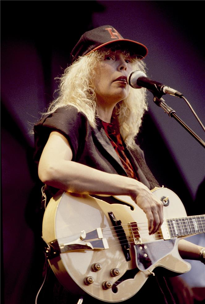 Joni Mitchell, 1985, photographed by Patrick Harbron.