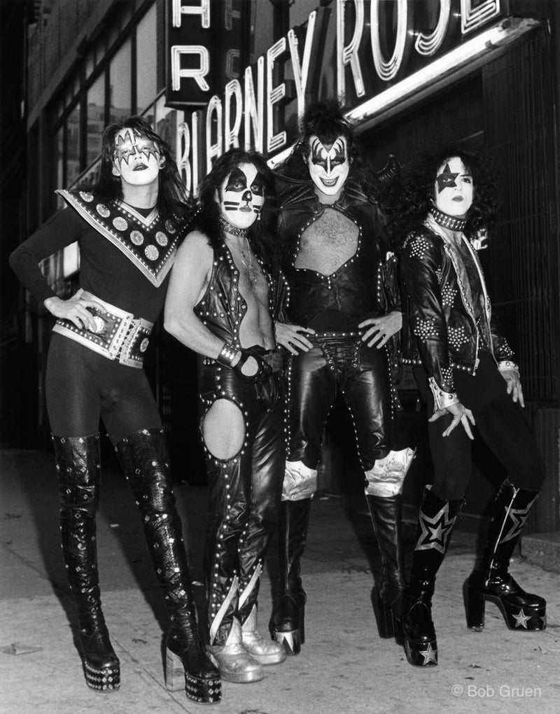Kiss outside the Blarney Rose, New York City, 1974, photographed by Bob Gruen.